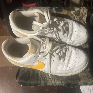 White Nike Air Force 1’s w/ yellow check size 11